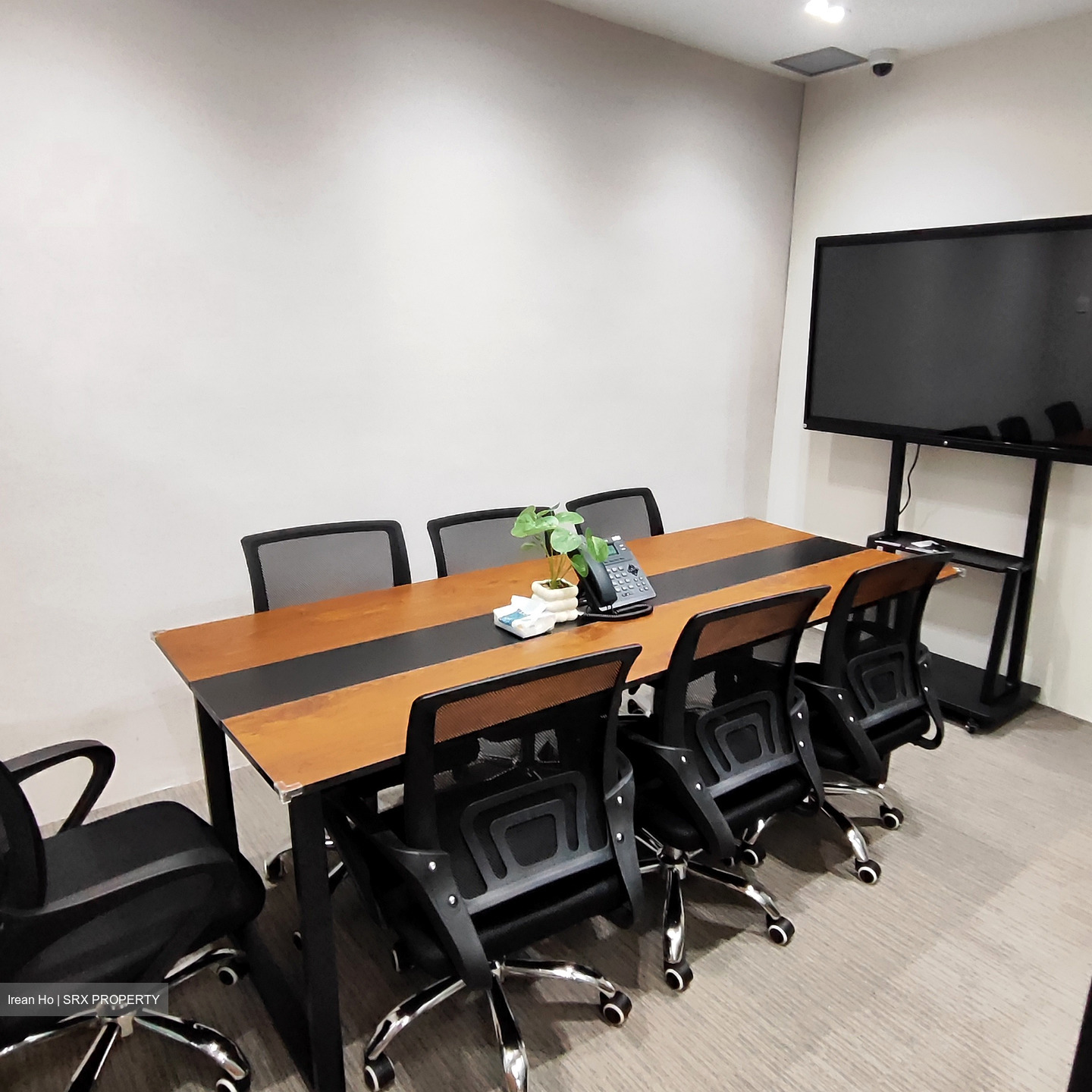 International Plaza (D2), Office #558209221